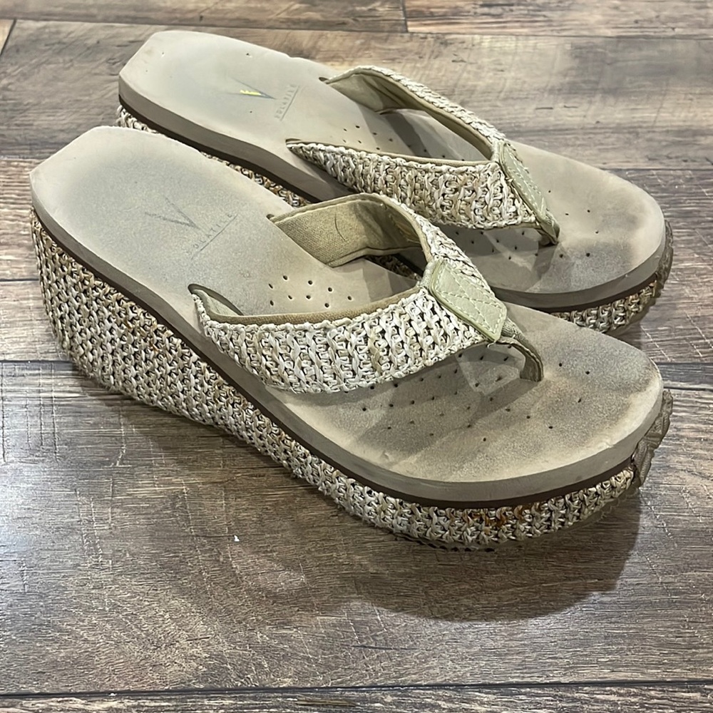 Volatile wedge sandals